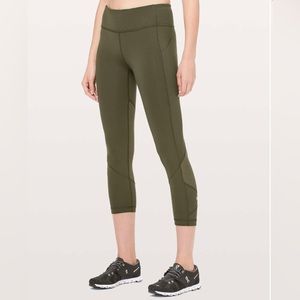 EUC Lululemon Pace Rival Crop *Full-On Luxtreme 22"
Dark Olive
Size 8
